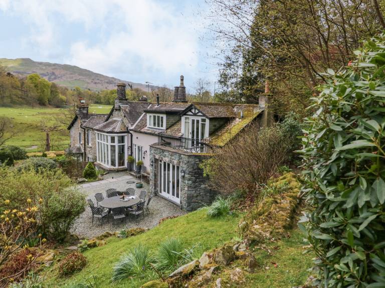 Cottage with yard in Ambleside