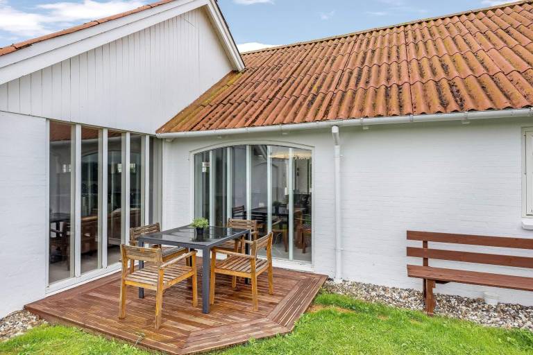 Vacation home with garden — photo 3