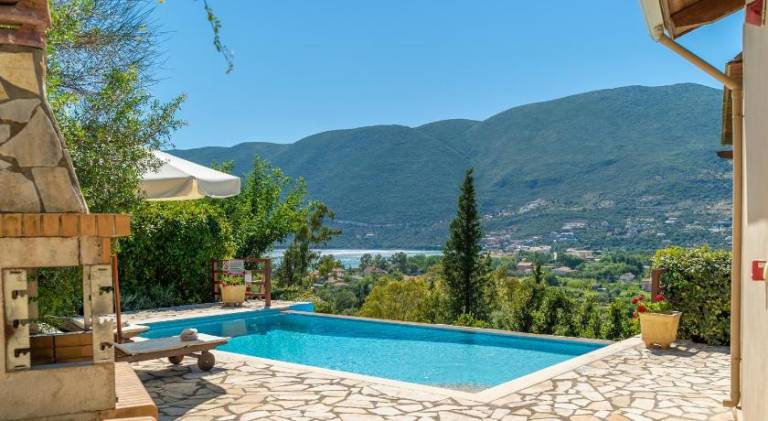 Villa with terrace, private pool & barbeque in Lefkada