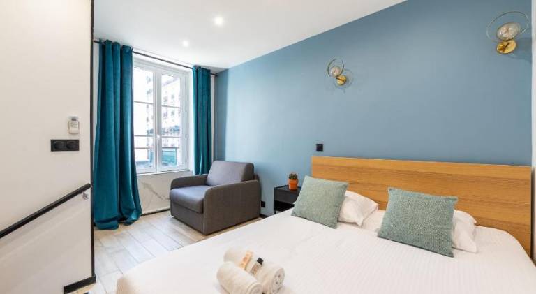AC & Duplex Close to Eiffel Tower - 20 min Away in Vanves
