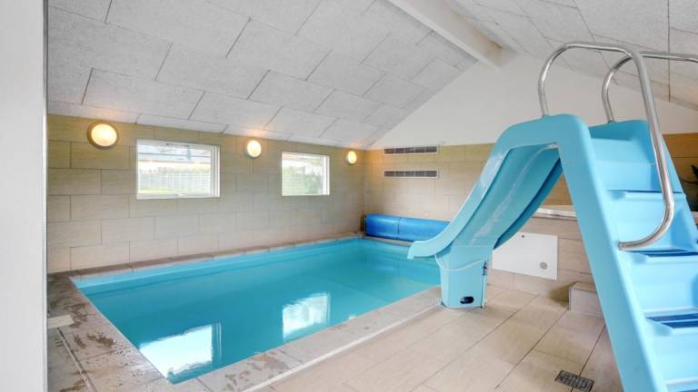 House with private pool, barbecue & patio — photo 3