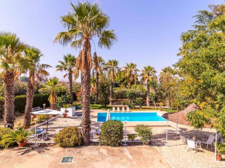 Fully equipped beautiful vacation home with yard, BBQ & terrace | Nature view | Dogs allowed — photo 3