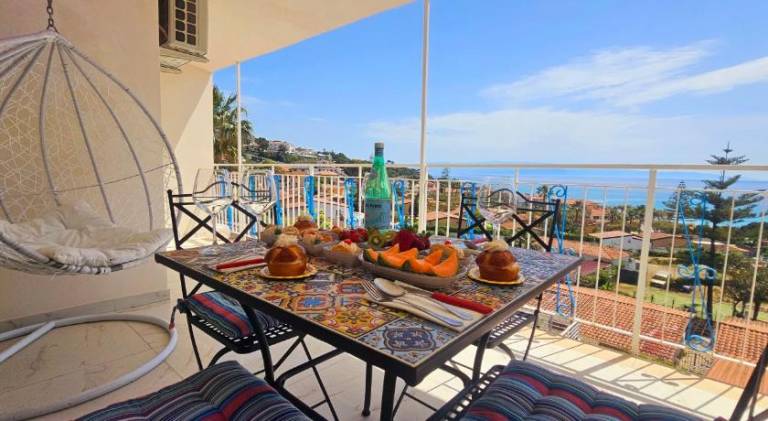 Serviced apartment with pool, grill & hot tub — photo 3