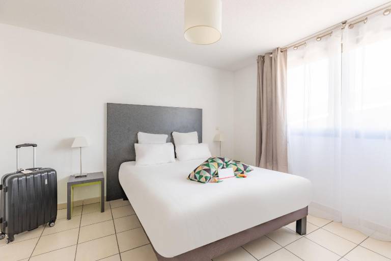 Charming serviced apartment with terrace | Perfect for remote work | Dogs allowed in La Ciotat