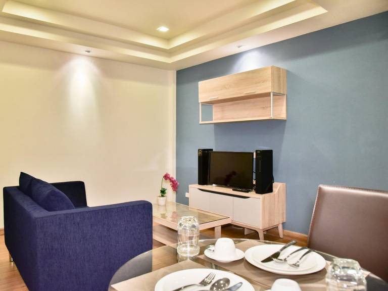 Serviced apartment with terrace, jacuzzi & sauna — photo 3