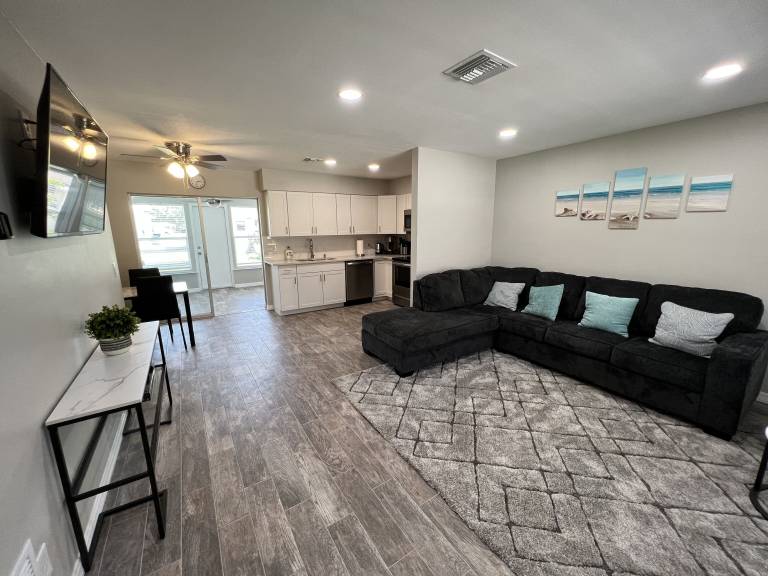 House  Warm Mineral Springs