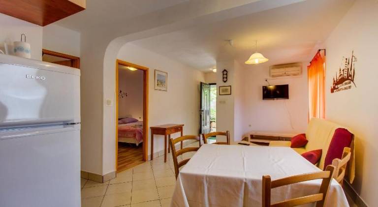 Holiday apartment with 2 rooms for 4 persons — photo 3