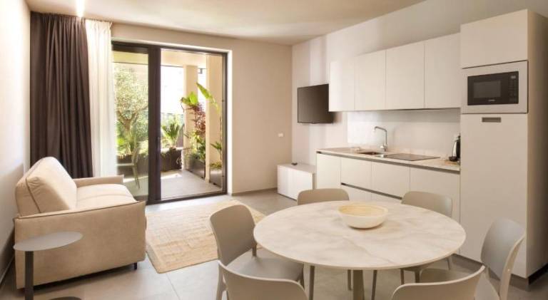 Holiday apartment with garden, terrace & pool — photo 4