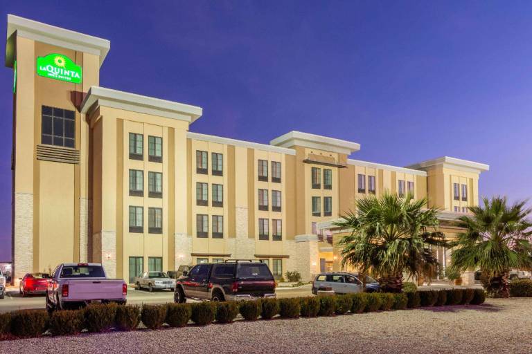 La Quinta Inn & Suites by Wyndham Carlsbad — photo 3