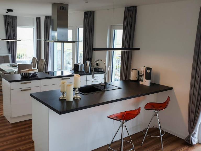 Luxus-Ferienwohnung, eigene Sauna, große Terrasse, Meerblick — photo 2