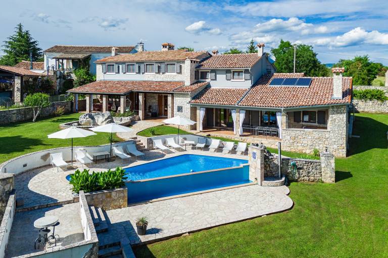 Ferienhaus  Jurazini