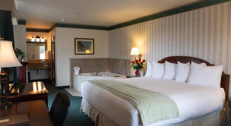 Emerald Dolphin Inn & Mini Golf — photo 2