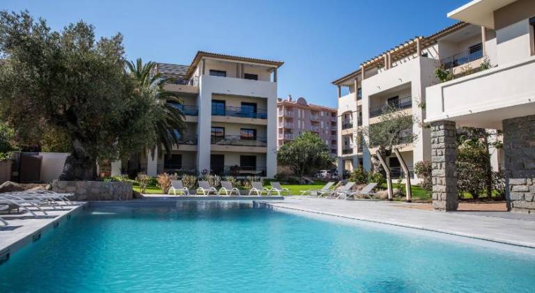 Appartamento con servizi Isola Rossa