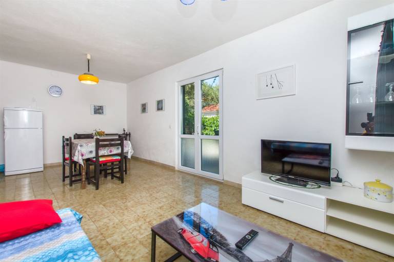 Charming apartment with patio & barbeque | Next to the beach | Pet-friendly — photo 2