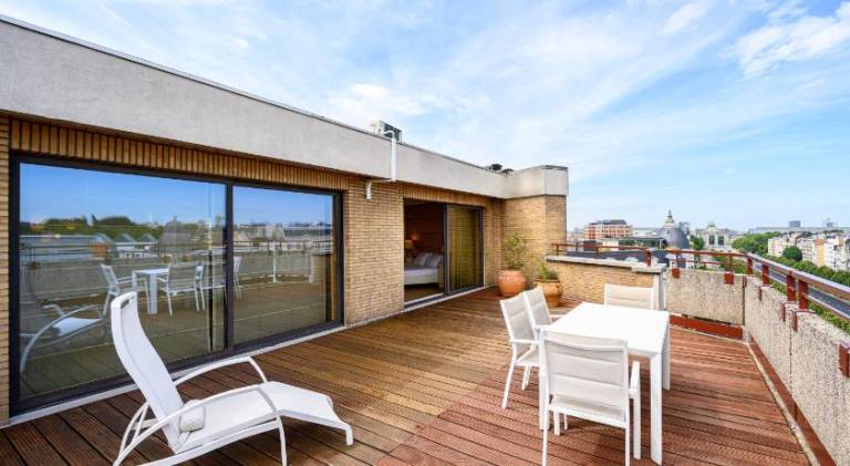 Serviced apartment with terrace — photo 3