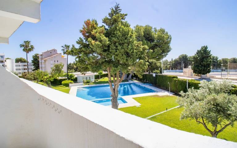 Apartamento de 3 dormitorios y piscina LAS FUENTES