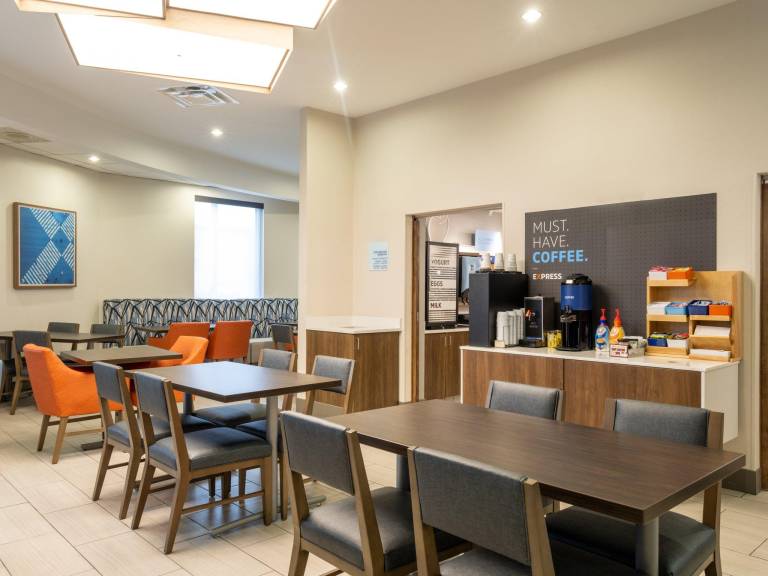 Holiday Inn Express & Suites Greensboro - (I-40 @ Wendover) By IHG — photo 4