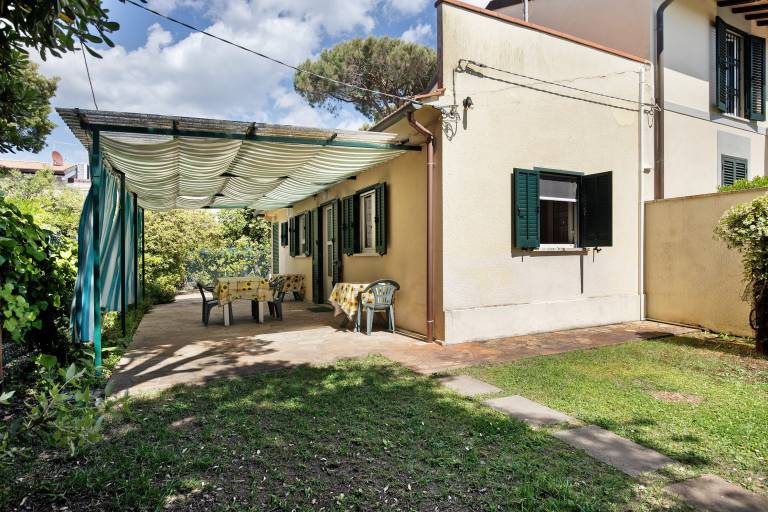 House with fast internet, terrace & grill | Beach view — photo 2