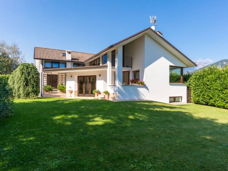 House with private pool, BBQ & garden — photo 3