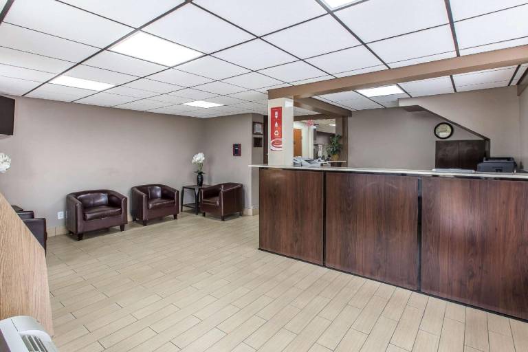 Econo Lodge Savannah Midtown — photo 4