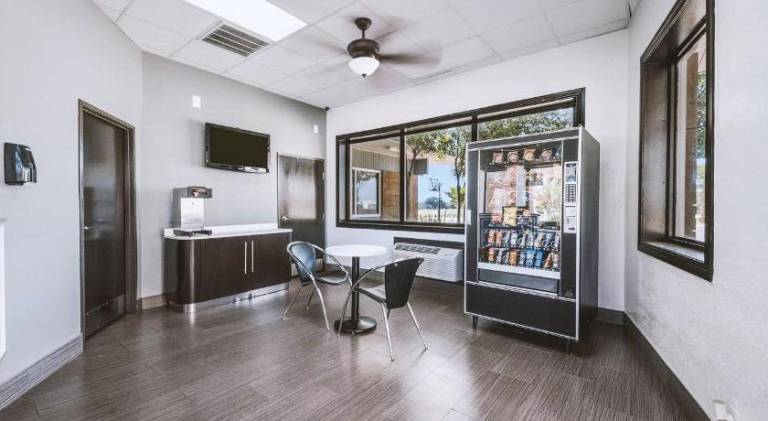 Americas Best Value Inn Beeville — photo 5
