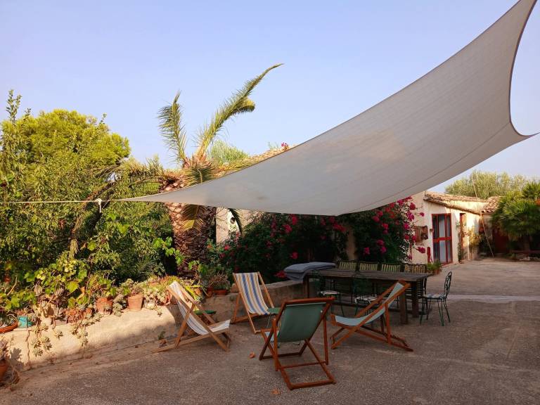 Contrada Canalisi - Agriturismo con stile unico rilassato: Accogliente Fattoria con Giardino e Spazio Esterno — photo 3