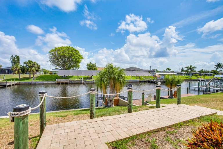 Heated Pool + Dolphin Viewing! Cape Coral Getaway — photo 2