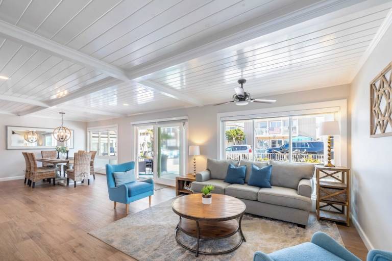 Cabin  Laguna Beach