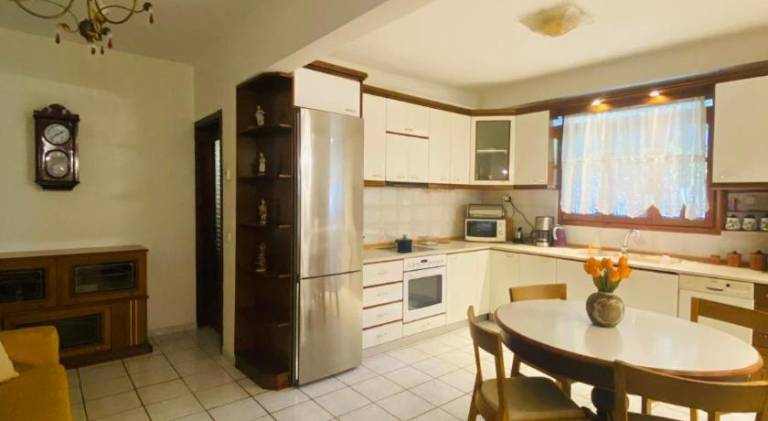 Rental apartment with terrace, yard & barbecue — photo 4