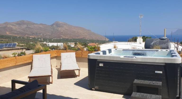 Villa with garden, terrace & jacuzzi in Kissamos