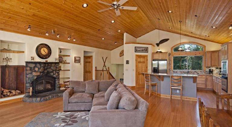 Vacation home with hot tub in South Lake Tahoe, CA