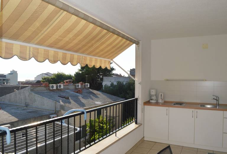 Apartment with patio | Sea view — photo 2