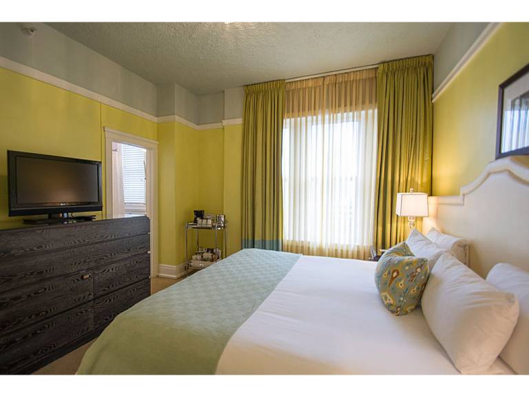 DR Deluxe King Room