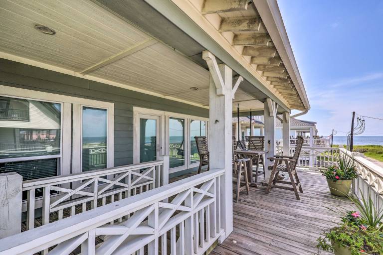 Steps to Gulf: Crystal Beach Home w/ Deck & Views — photo 2
