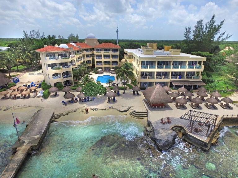 Family-friendly holiday apartment with garden, patio & pool | Close to the beach | Pets allowed in Cozumel