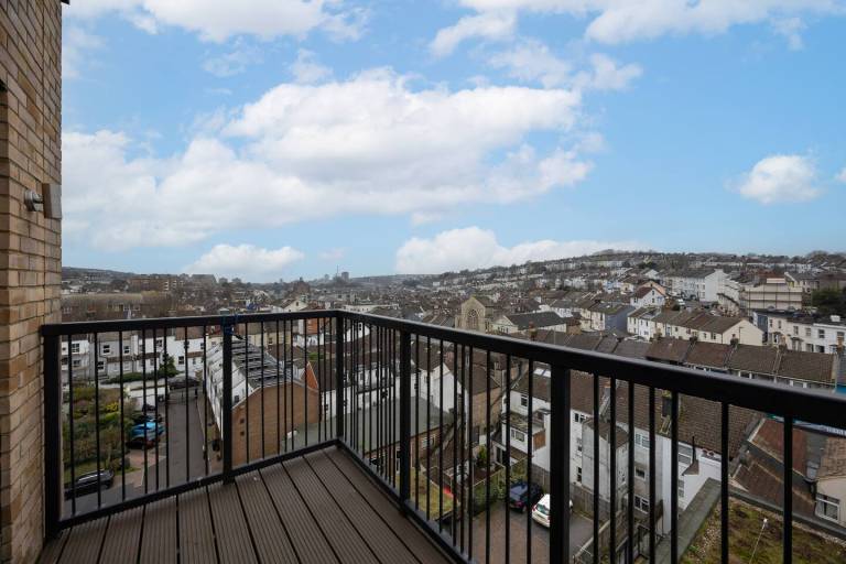 Holiday apartment with fast internet & terrace | City view | Good for workation — photo 5