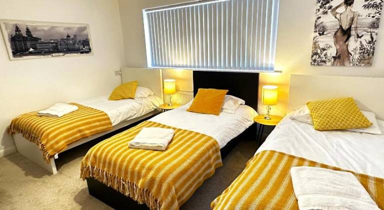 Kennedy Villa - 5 Bedroom House with Hot Tub, WiFi, Free parkings, Close to Bicester Village — photo 2