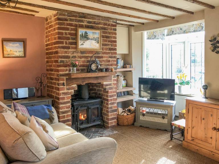 Cottage with barbeque & garden | River view — photo 2