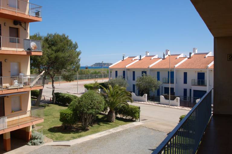 Holiday apartment with patio & garden in Begur