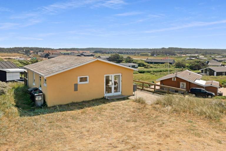 Vacation home with patio & yard | Pets allowed — photo 3