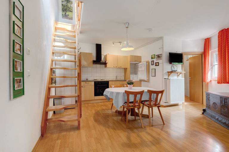 Holiday apartment with patio & yard | Garden view — photo 4