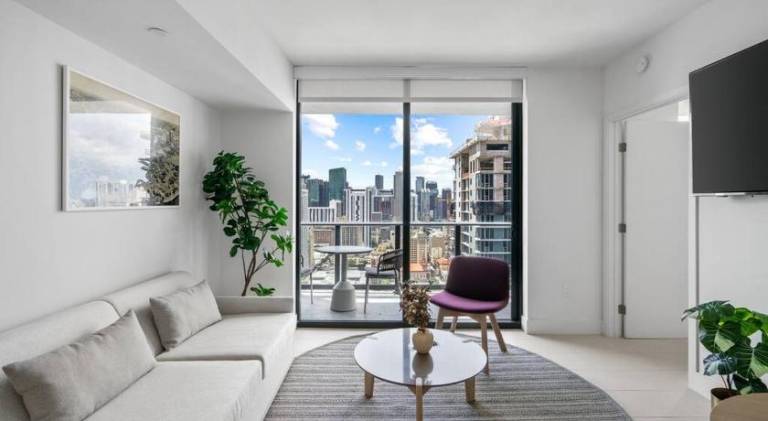 Apartment with pool | Close to Bayside Marketplace | Pet-friendly in Miami, FL