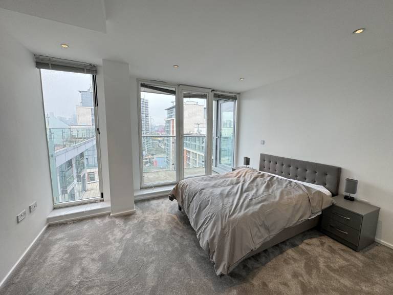Modern 2BD Waterfront Flat with Views of the O2