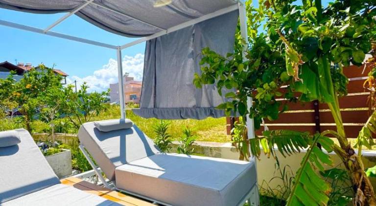 Fully equipped villa with yard, hot tub & terrace | Pets allowed — photo 2