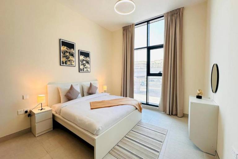 Cozy 2BR Retreat with Pool Access in JLT