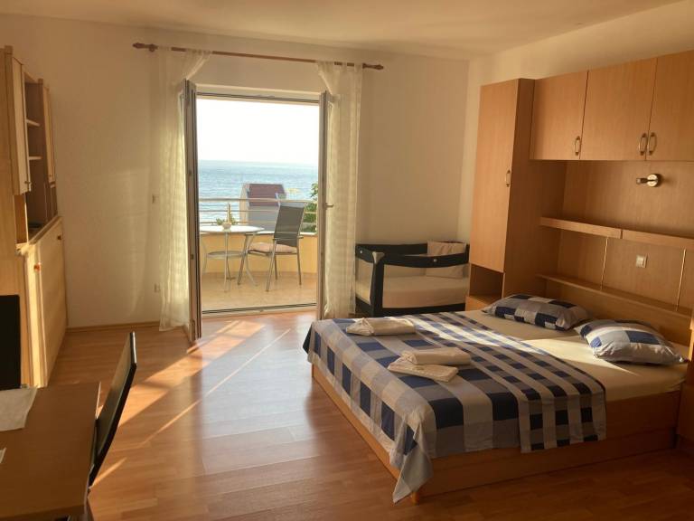 Charming studio with BBQ, yard & patio | Sea view | Beach nearby | Pets are welcome — photo 3