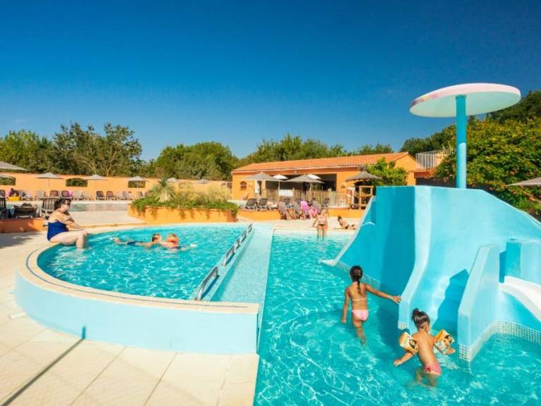 Family-friendly mobile home with heated pool, barbeque & terrace | Pets are welcome — photo 2