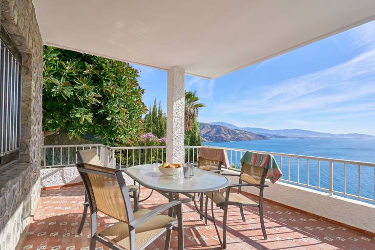 Fully equipped villa with garden, terrace & pool | Beach view | Beach nearby | Perfect for remote work | Pets allowed — photo 3