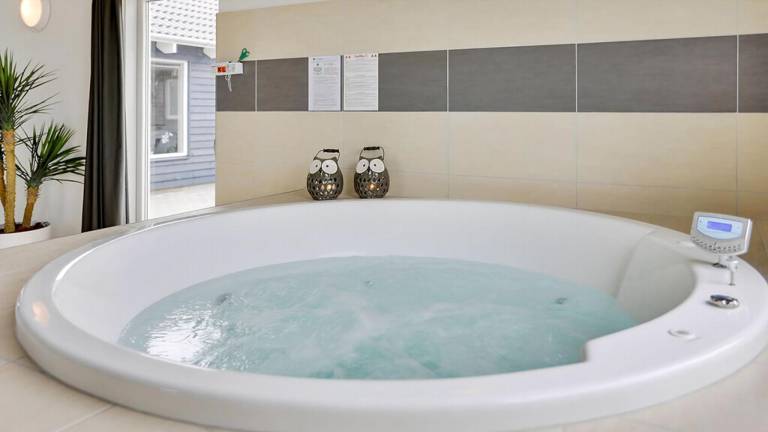 Family-friendly house with jacuzzi, garden & sauna | Pets allowed — photo 3