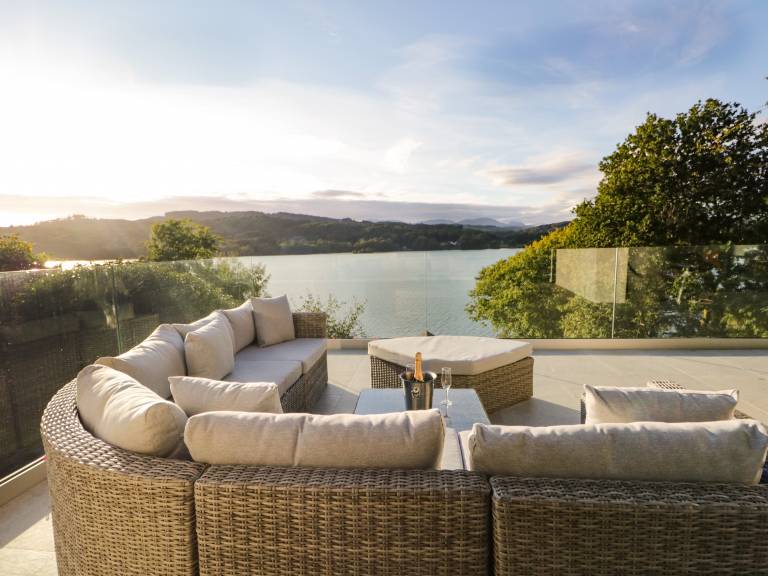 Family-oriented cottage with yard | Pet-friendly in Windermere
